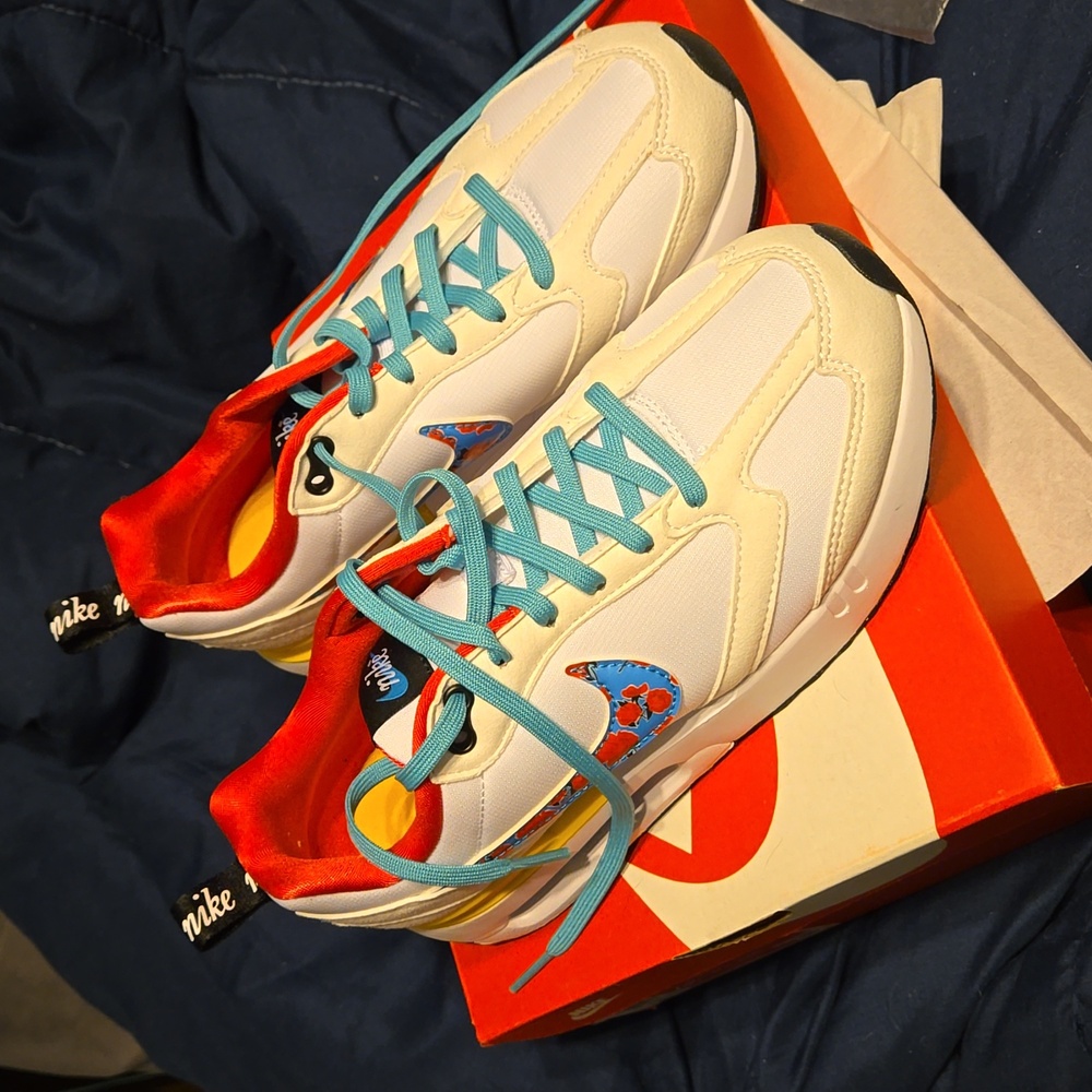 Brand new White/Cream/Red Nike Air Max Dawn(GS) kid shoe